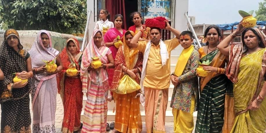 A grand Kalash Yatra was held with great fanfare prior to the Shrimad Bhagavat Katha.