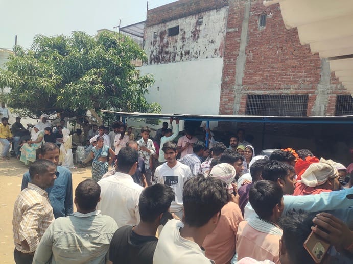 Gas cylinders were not available at 16 agencies, consumers returned empty-handed.