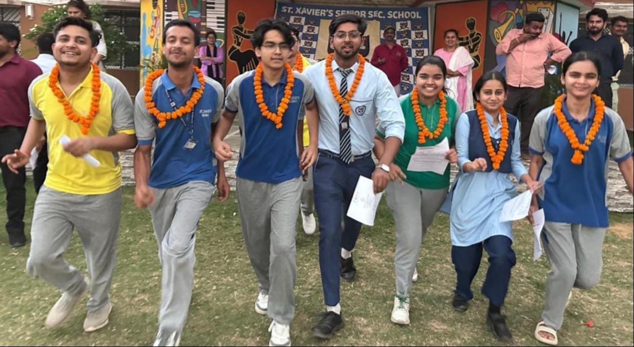 Meritorious students hoisted the flag, dreams got a new flight