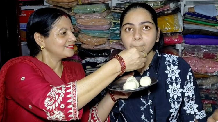 CBSE Result: कपड़े की दुकान चलाने वाले पिता की बेटी बनी टॉपर, गयाजी की माही ने 99.8% अंक लाकर रचा इतिहास