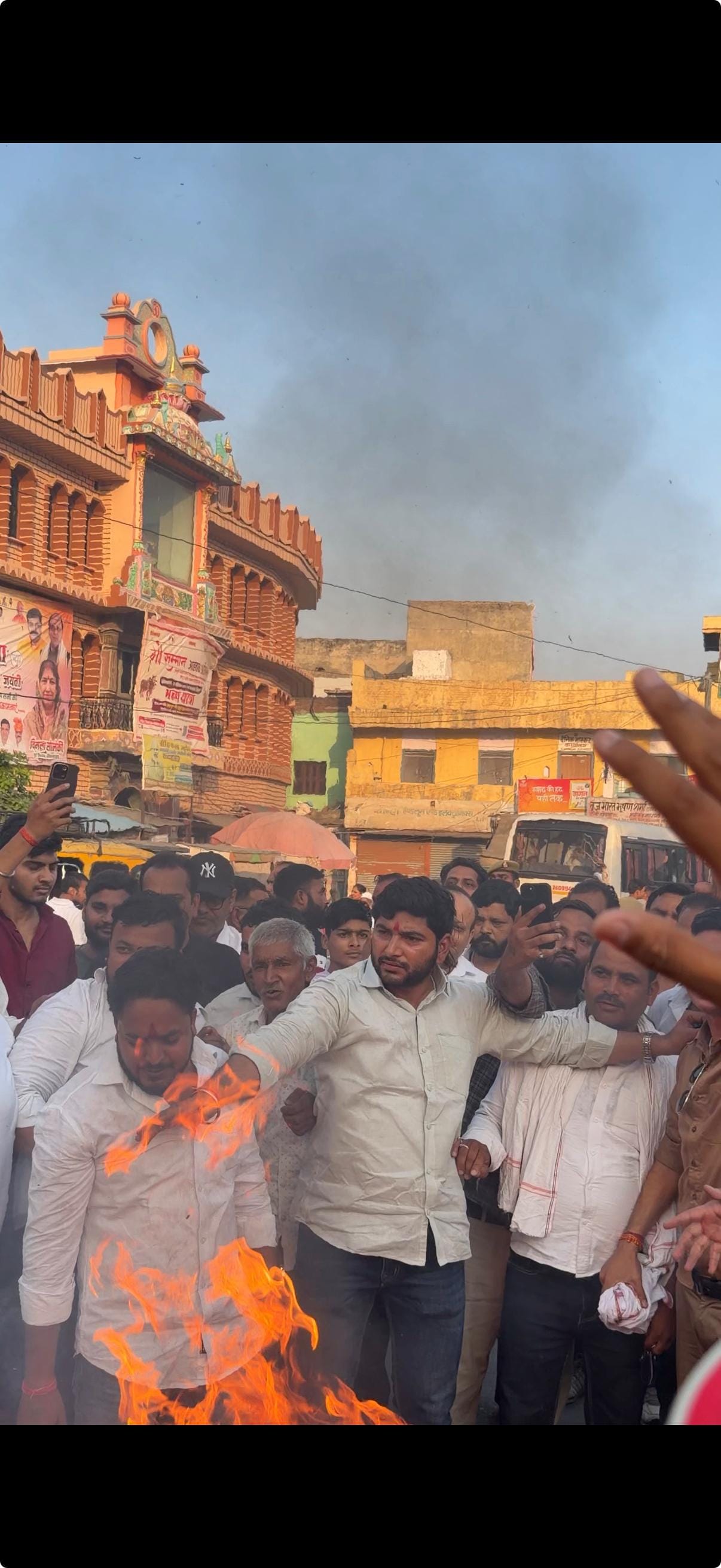Brahmin community burnt the effigy of SP spokesperson Rajkumar Bhati