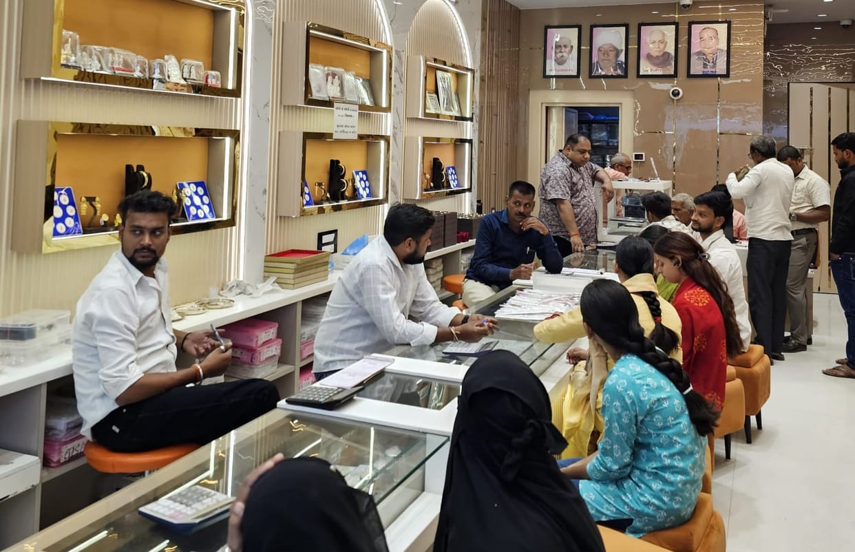 The appeal to avoid buying gold has left customers confused and traders confused.
