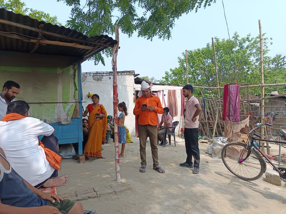 E-rickshaw driver killed in collision with bike; two injured.