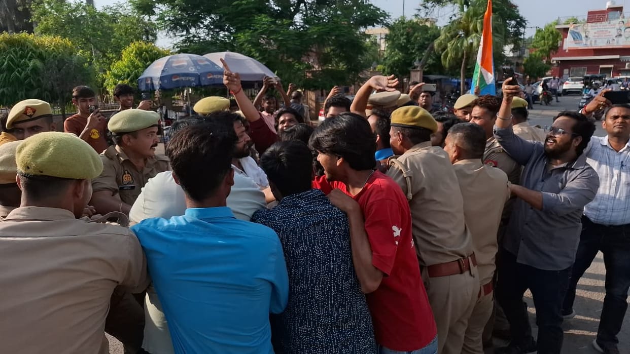 Congress Protests Against NEET-UG Cancellation; Clashes Erupt Over Snatching of Effigy