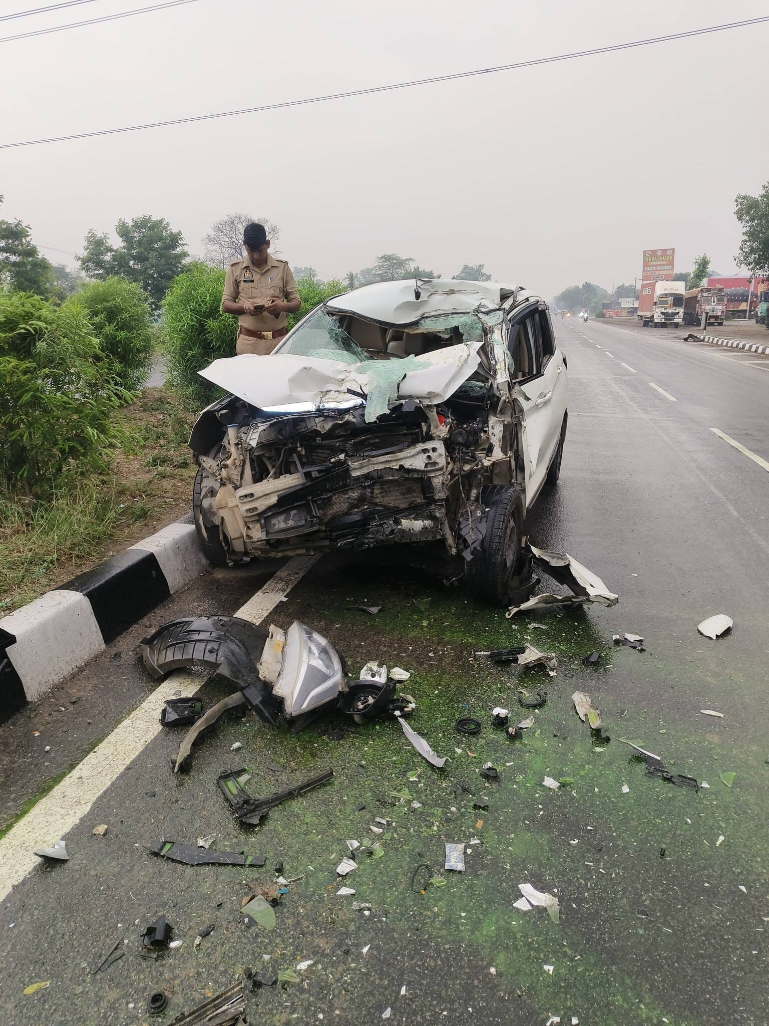 Car collides with truck while overtaking, five injured, girl's condition critical
