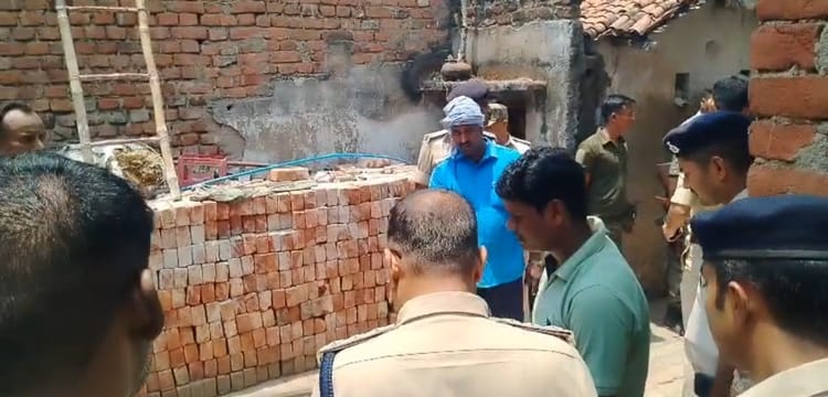 Bihar News: दस दिन की मजदूरी मांगना पड़ा भारी, ठेकेदार के घर पीट पीटकर मार डाला; 10 नामजद आरोपी फरार