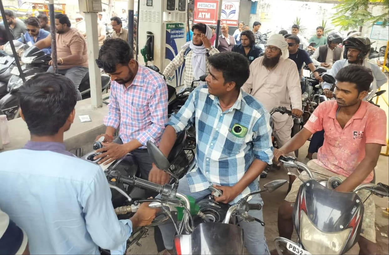 Oil crisis deepens again, 28 petrol pumps dry up