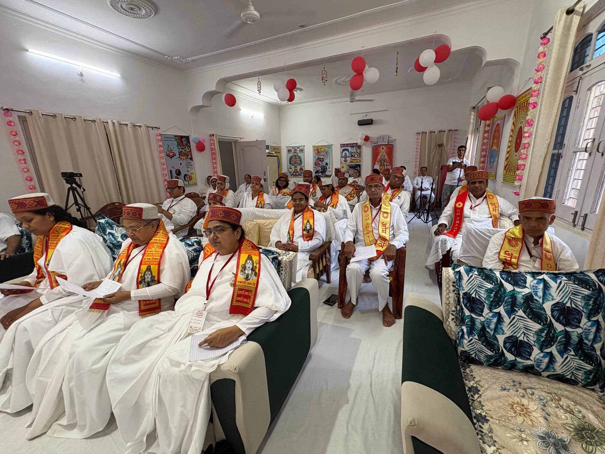 ब्रह्मकुमारीज मीडिया विंग के प्रतिभागी पालमपुर में। आयोजक