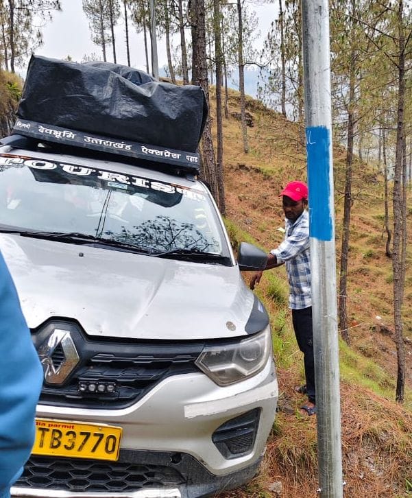 Tourists' Out-of-Control Car Veers Off Road; Screams and Chaos Ensue