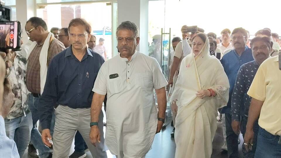 Nearly 10 days after the death of pregnant women in the hospital, the Health Minister reached Kota.