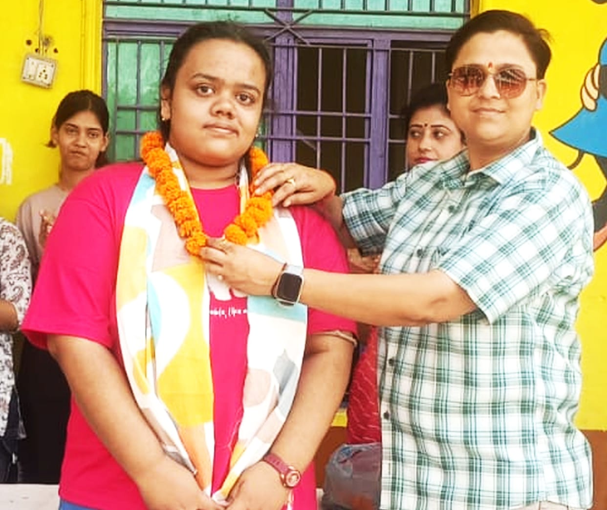 Teachers honored school toppers