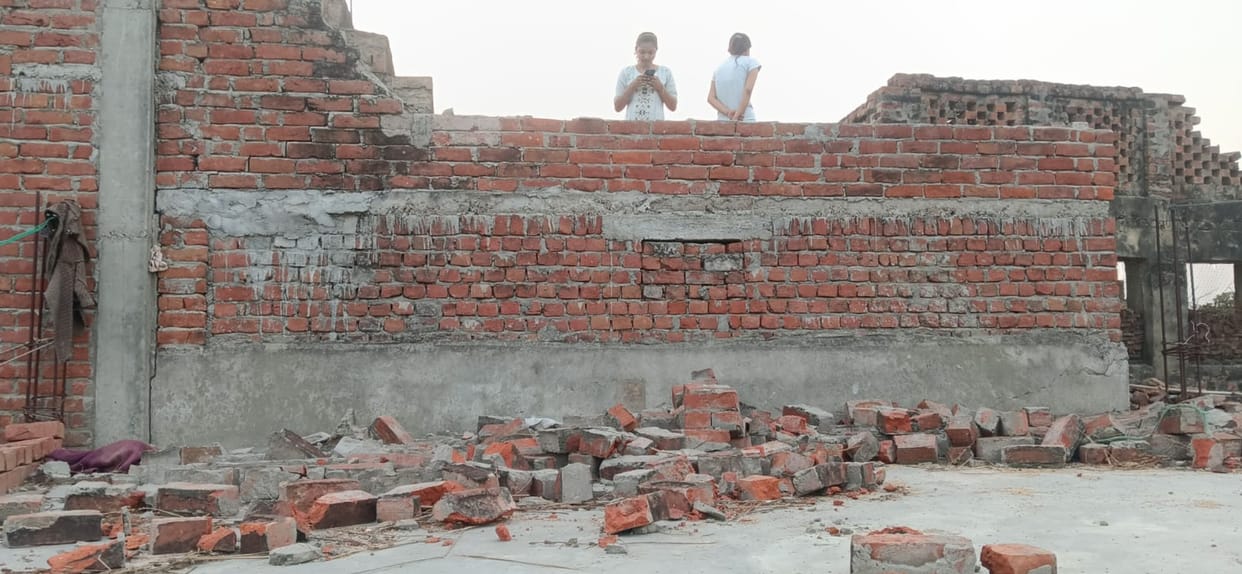 The storm caused havoc in 10 families.