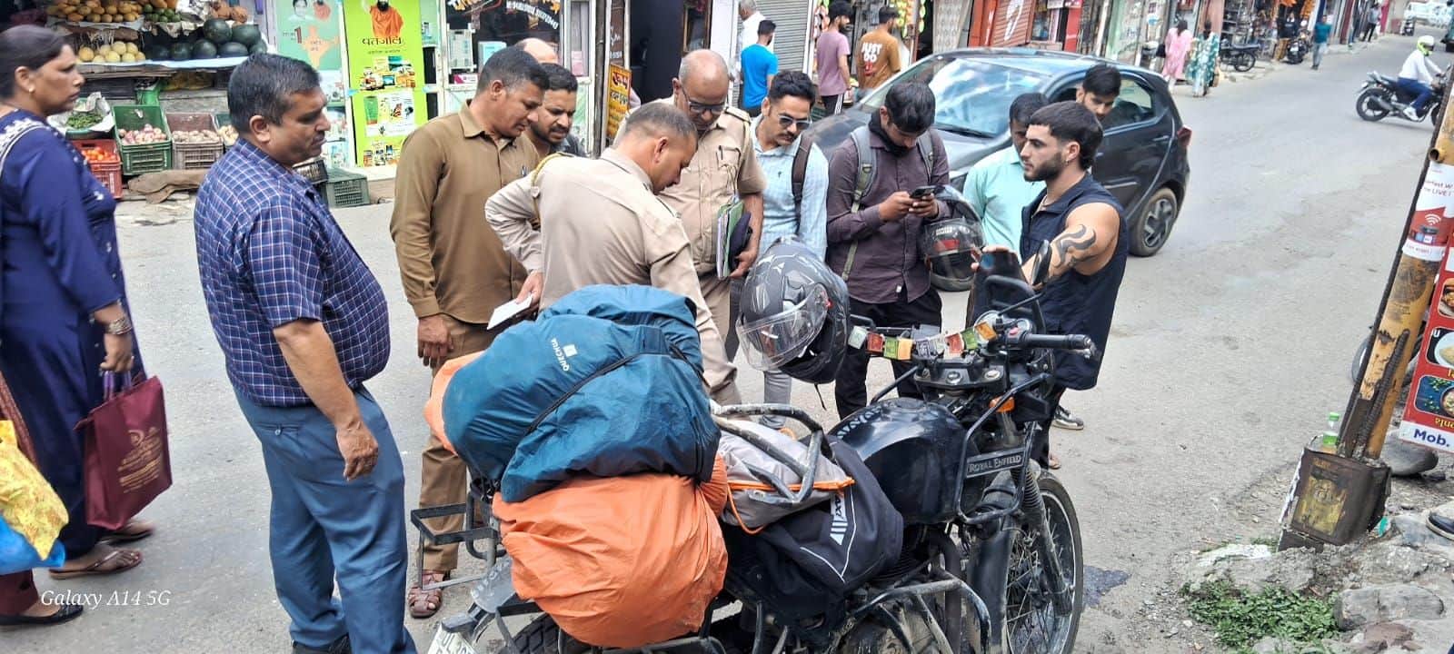 जोगिंद्रनगर शहर के पठानकोट चौक में एचआरटीसी की बस और बाइक टक्कर मामले में दोनों पक्षों से पूछता