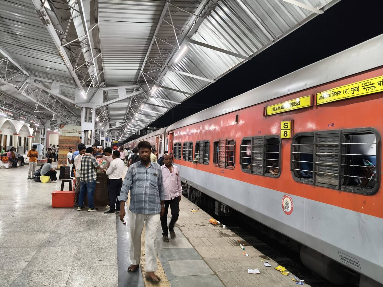 A tree fell on the tracks, causing the Kamayani Express to be halted for three hours.
