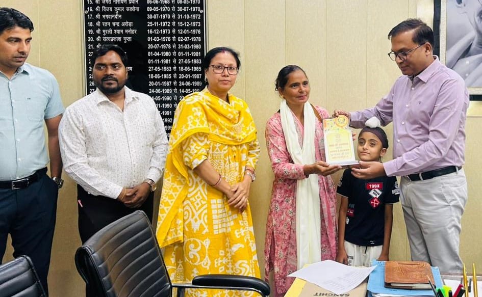 Shahjahanpur Ranks Fifth in the State; Those Who Performed Outstanding Work Honored