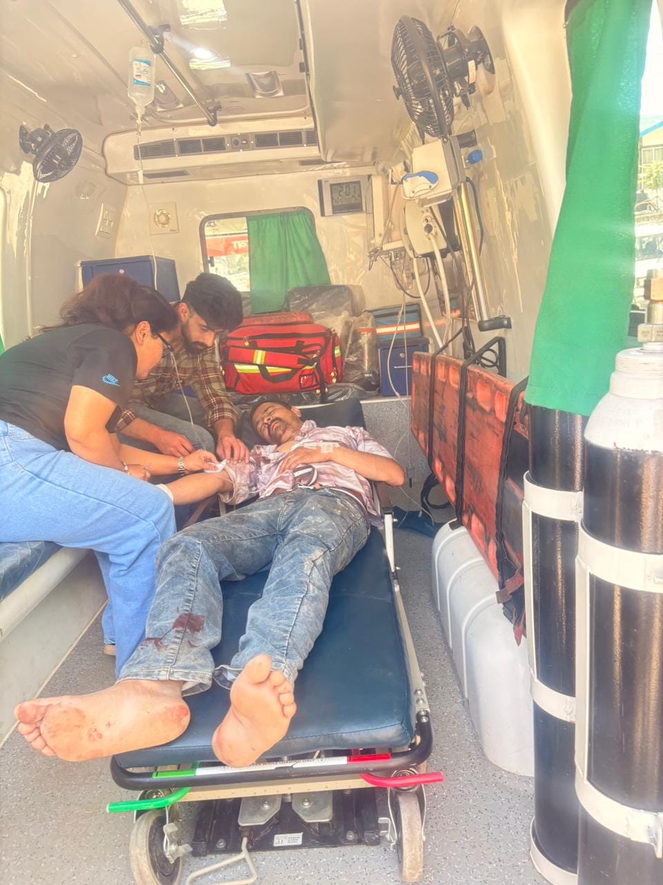 Road work was underway, the parapet collapsed and fell on a car, injuring two people