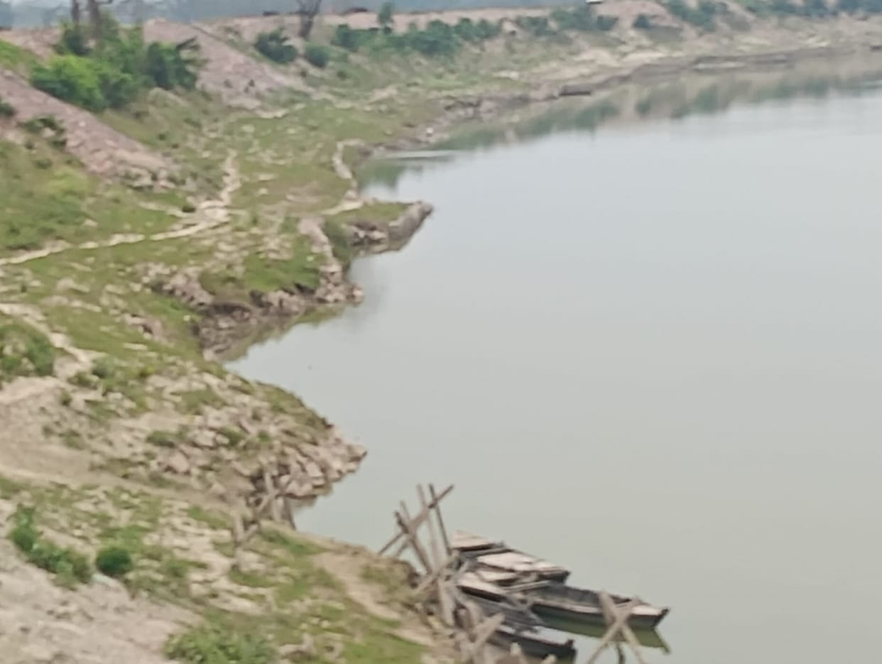 Karmani-Belauli dilapidated, if not repaired then the danger will increase