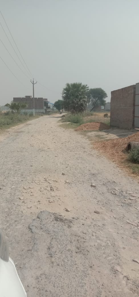 The approach road is in bad condition, risk of accidents