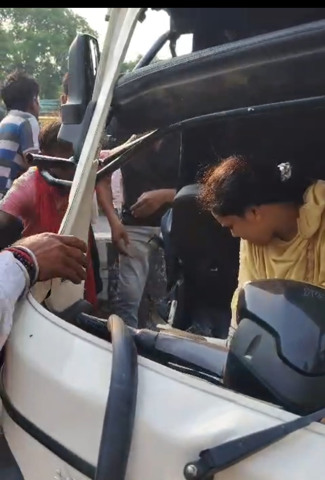 Speeding Dumper Collides with Several Vehicles; Five Injured
