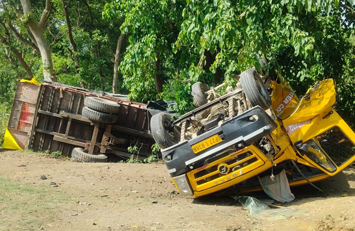 School Bus Overturns After Colliding with Overloaded Tractor-Trolley; 21 Injured, Including Three Students
