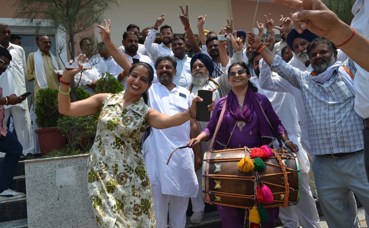 Akshita remained strong in her booth, independents captured Aseem Goyal's ward.