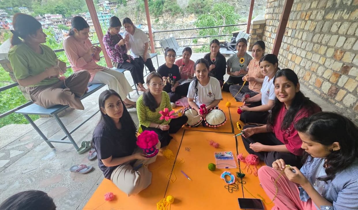 Girls hostel students took training in handicrafts