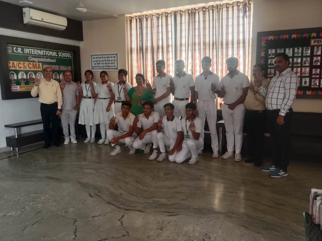 परिणाम आने पर खुशी जाहिर करते विद्यार्थी। स्रोत : स्कूल
