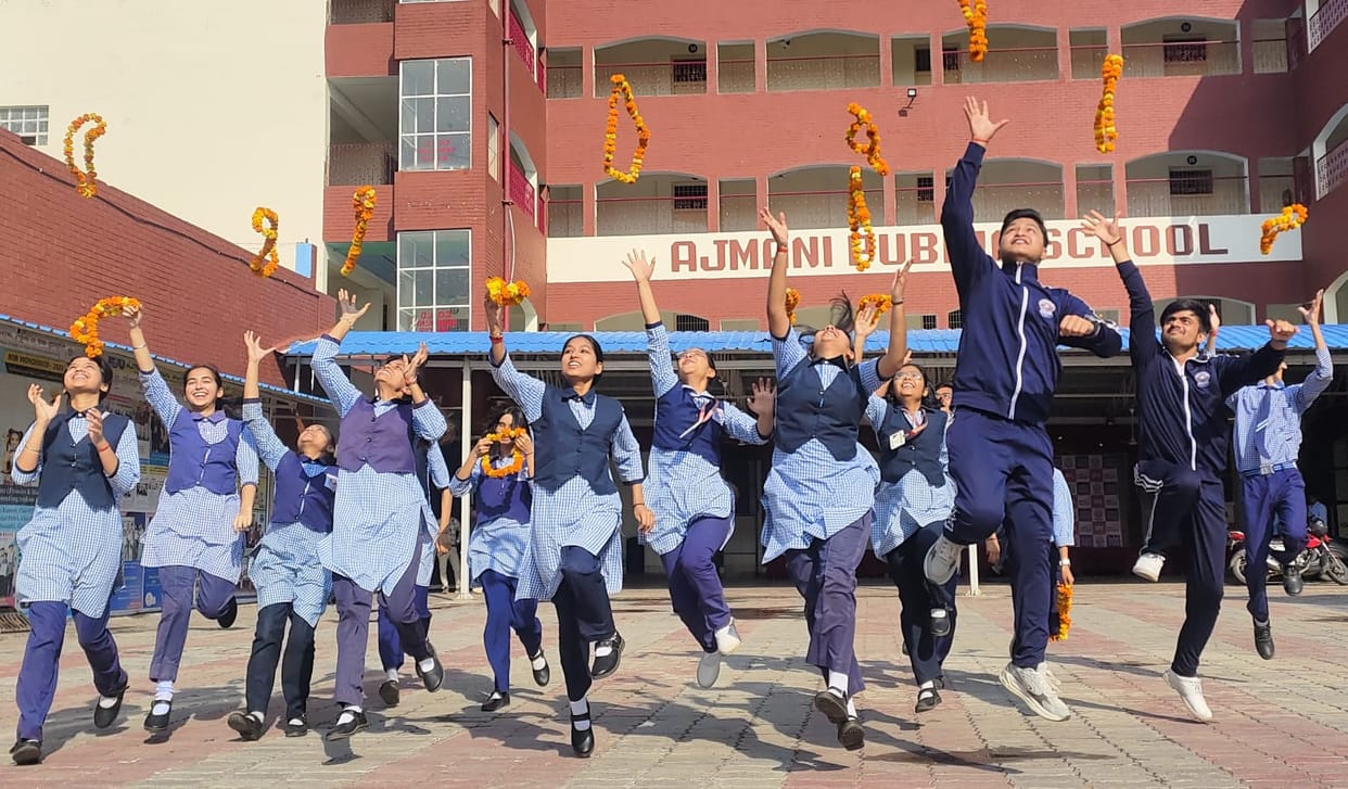 The talent of the meritorious students shines... Harshit got 97.6, Anay got 97.4 and Manya got 97.2 percent marks