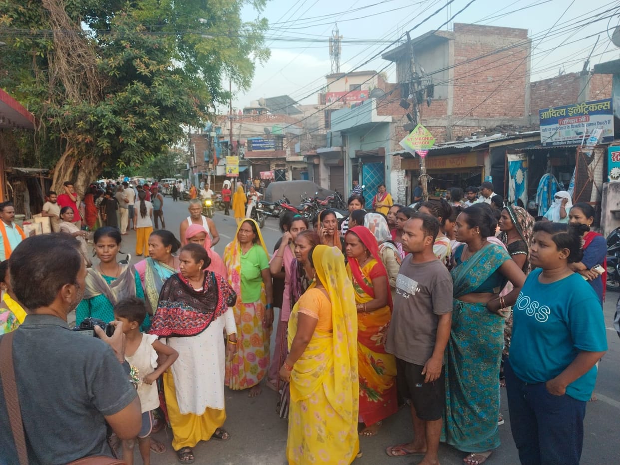 Staged Protest by Blocking Road, Demanded Financial Aid
