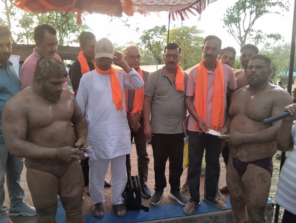 Vishal wrestler defeated Mitthu and won the big prize
