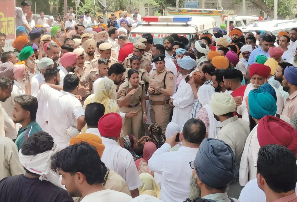 The maternal and in-laws clashed over the funeral, with the son and brother lighting the funeral pyre in the presence of police