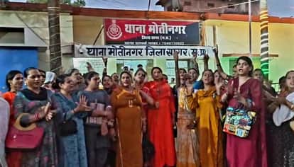 Two groups of transgenders clashed, and both sides reached the police station