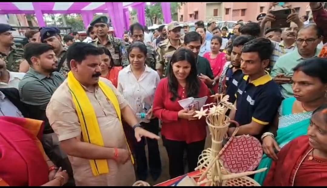Union Minister of State reached Dhanbad and held jharkhand government responsible for lack of rehabilitation