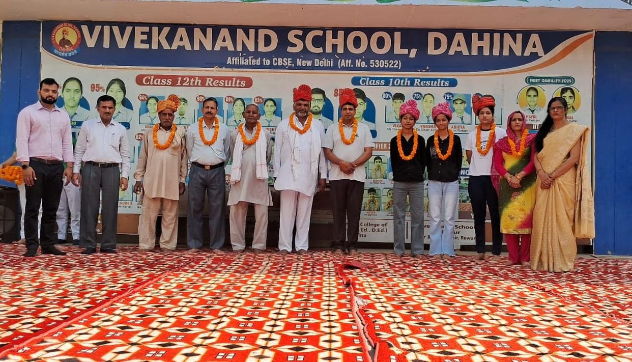 Students of Vivekananda School hoisted the flag