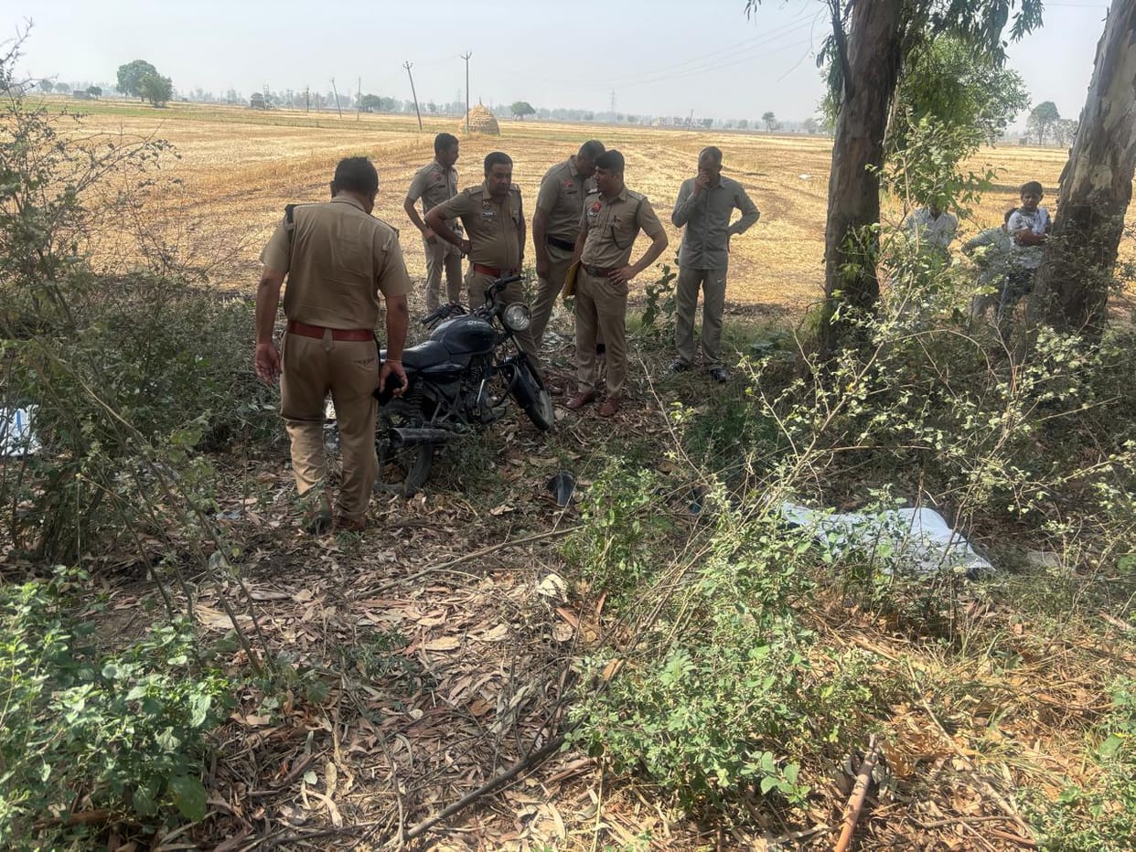 A young man who had come from England three months ago died and his body was found on the roadside.