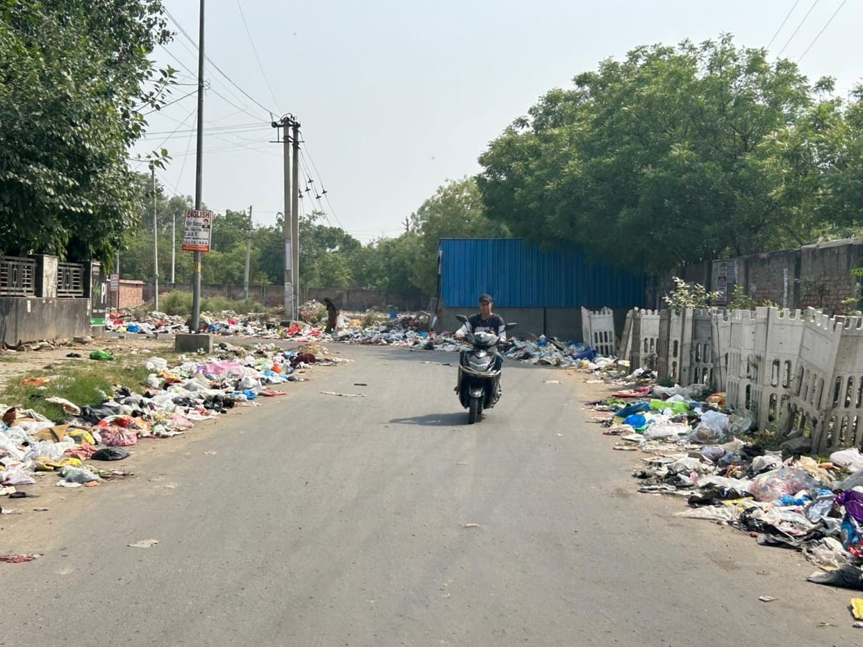 900 tonnes of garbage accumulated in the city due to sanitation workers' strike
