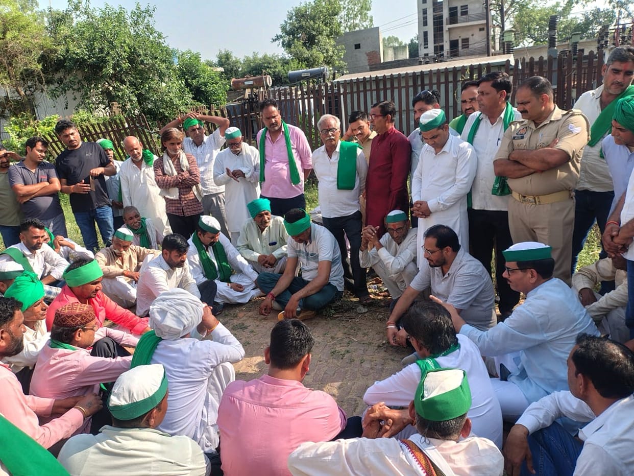 Farmers roared at the electricity office
