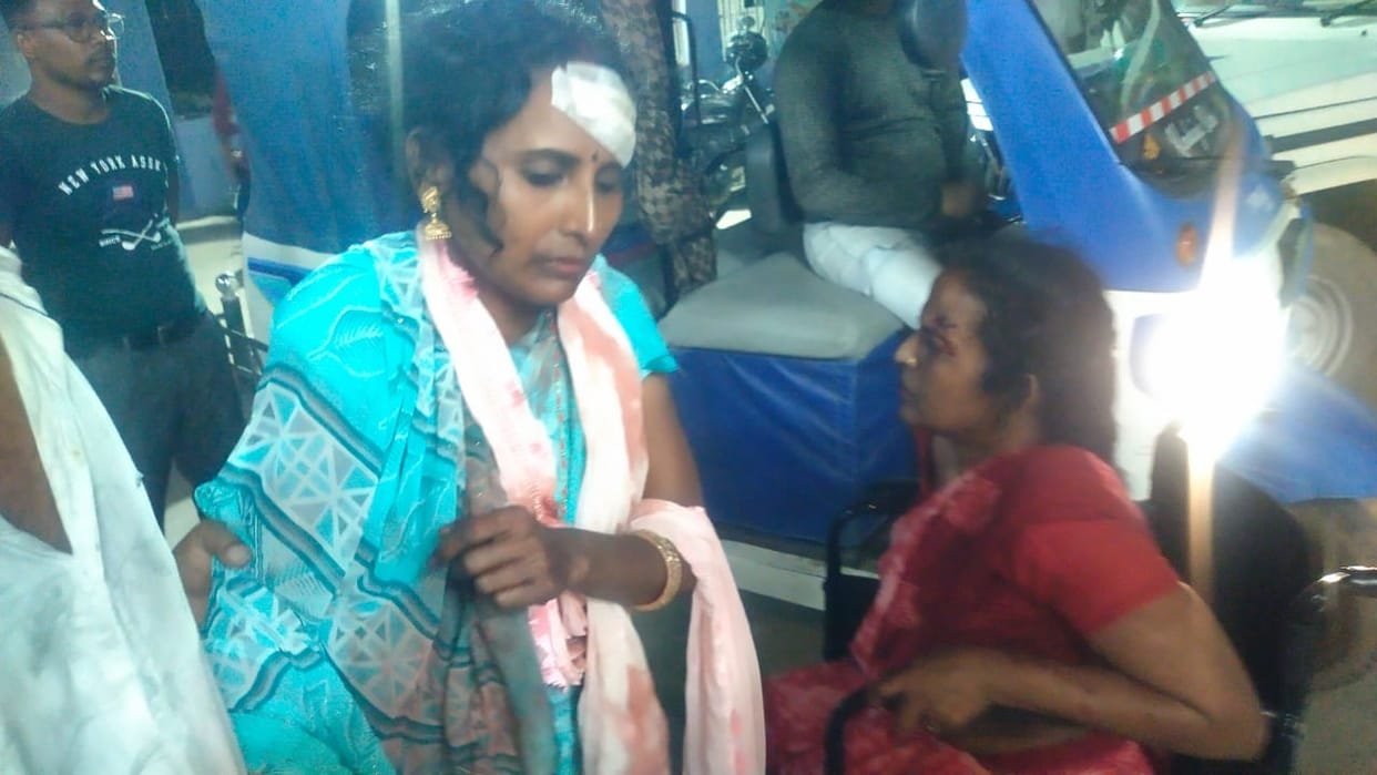 several people injured after falling from uncontrolled swing at exhibition fair rohtas bihar news
