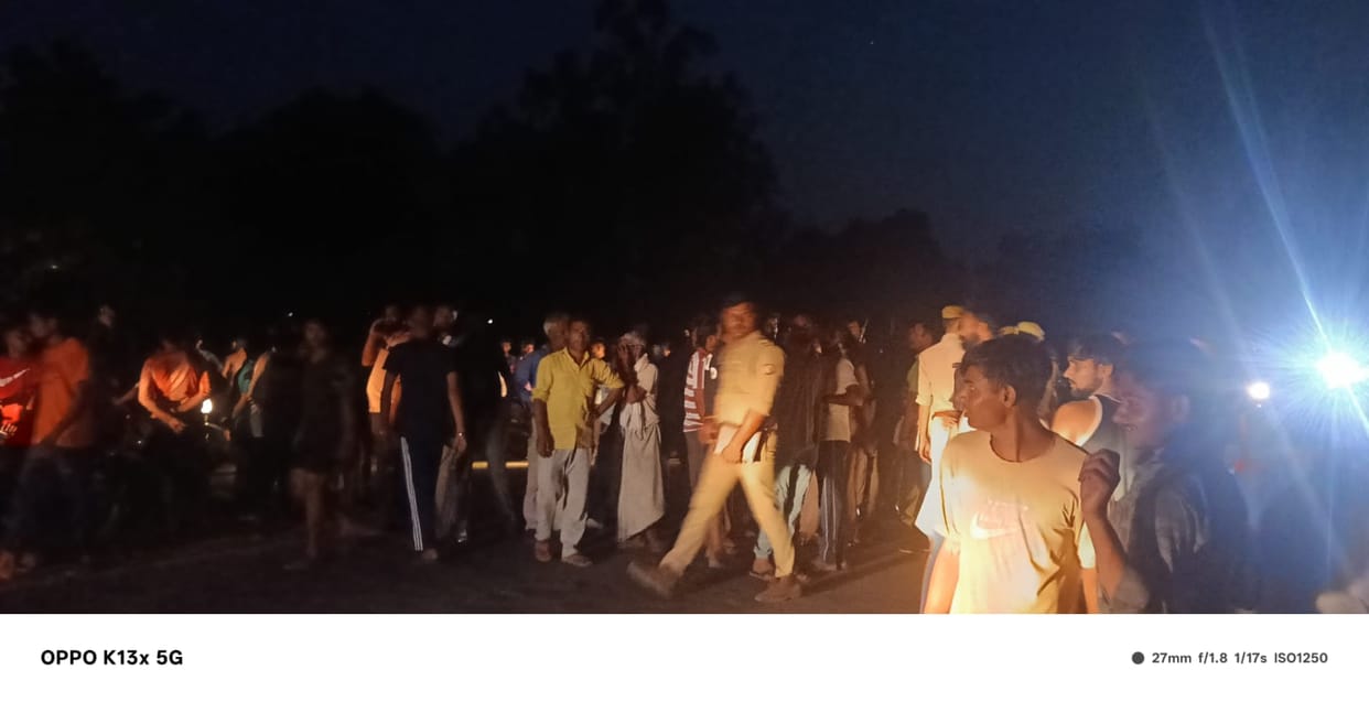 Vikas was lying on the wall of Batawali Canal Bridge in a drunken state, lost his balance and fell into the city.