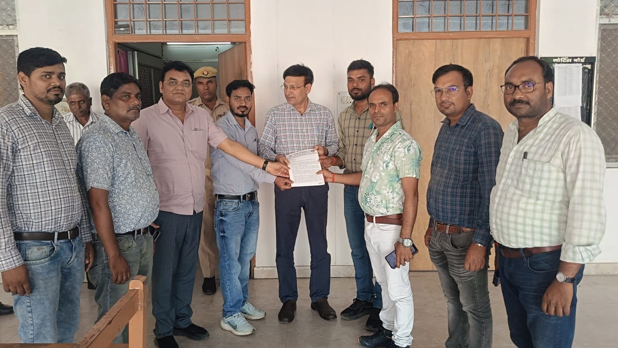 Junior engineers of the Electricity Corporation raised their voice for their rights and submitted a memorandum.