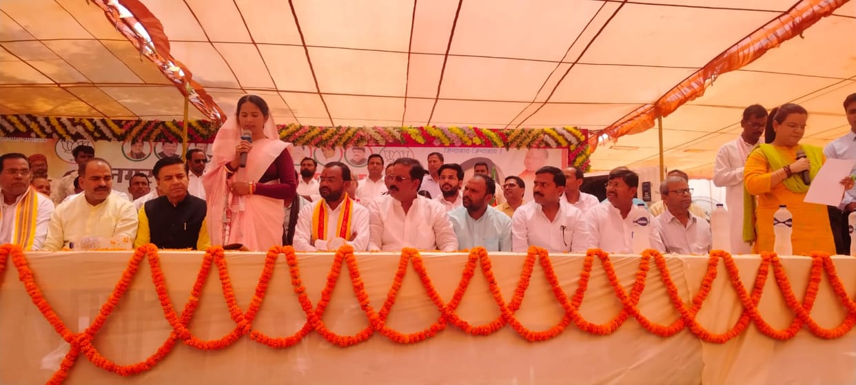 The newly elected Nagar Panchayat President was administered the oath.