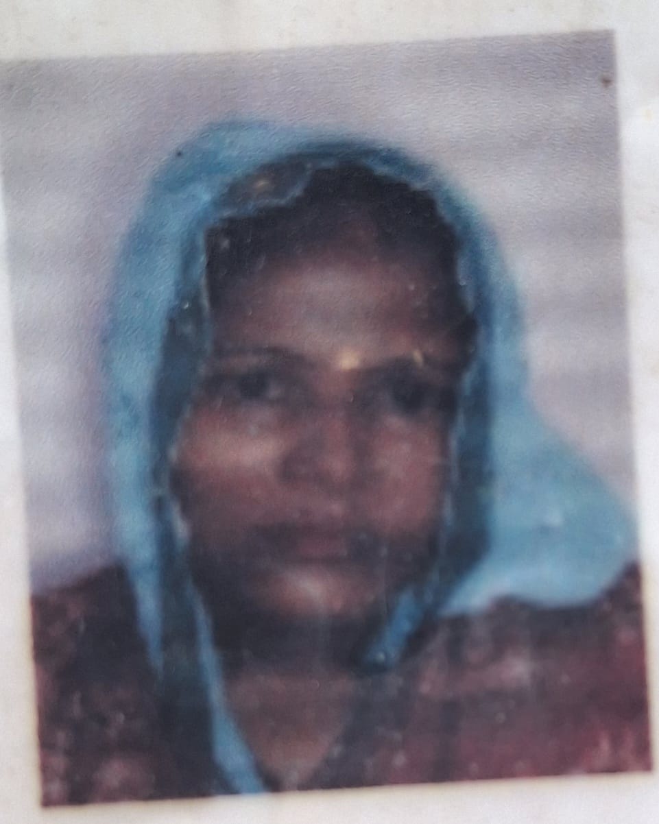 The wife hanged herself as soon as her husband left the house to go to Delhi.