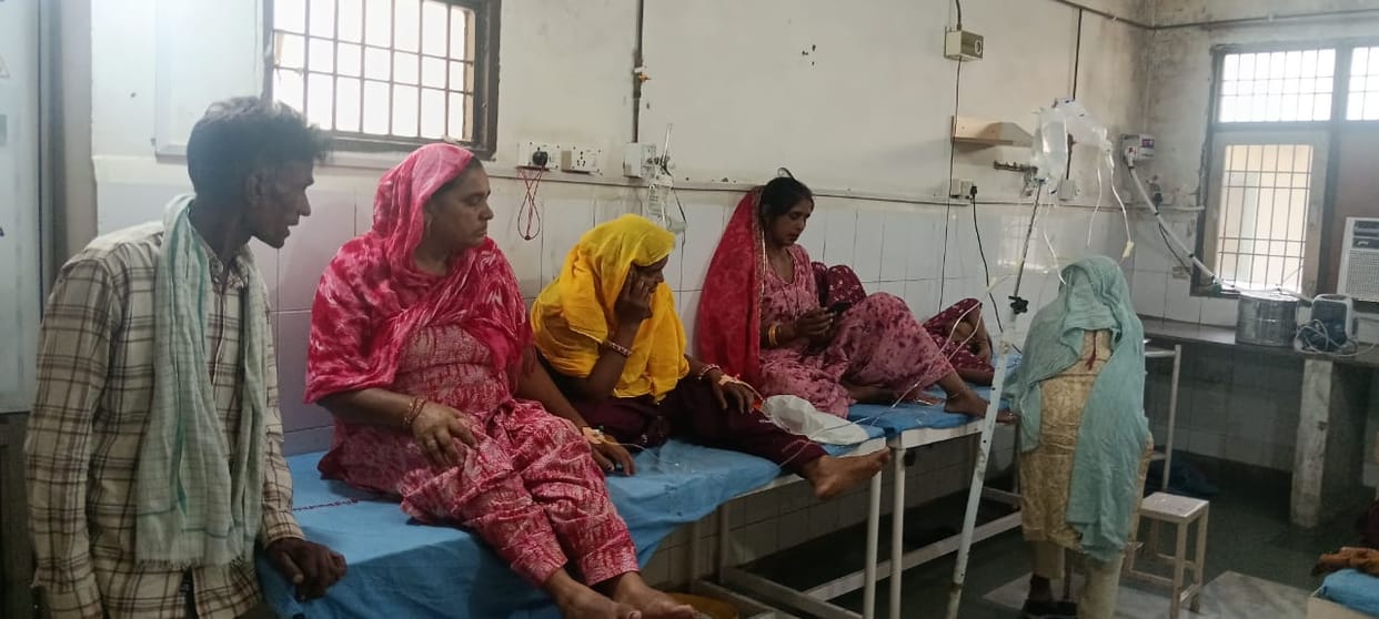 with two or three patients sharing a single bed
