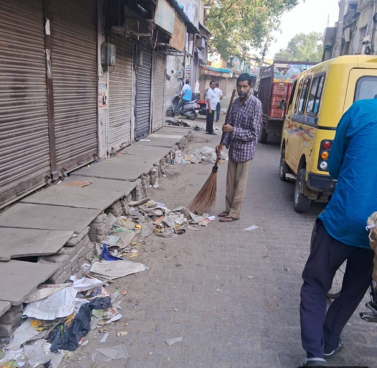 Work Resumes Immediately After Strike Ends: 30 Tons of Garbage Collected on Day One; 400 Tons Still Remaining