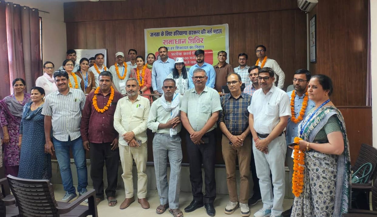Personnel Who Performed Outstandingly in the First Phase of the Census Honored