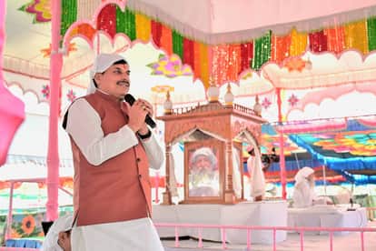 CM Takes Blessing from Guru at Jay Gurudev Ashram Ujjain, Amidst Singhstha-Like Scene