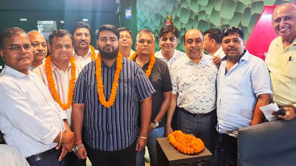 कुरुक्षेत्र। वैष्य समाज के नवनियुक्त युवा इकाई पदाधिकारी एवं सदस्य। स्वयं