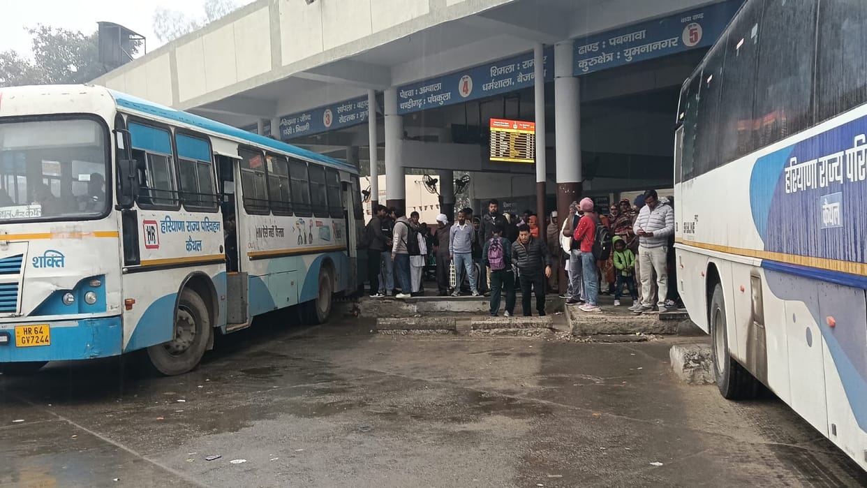 Bus service to Delhi stopped at 7:40 pm, increasing inconvenience to passengers