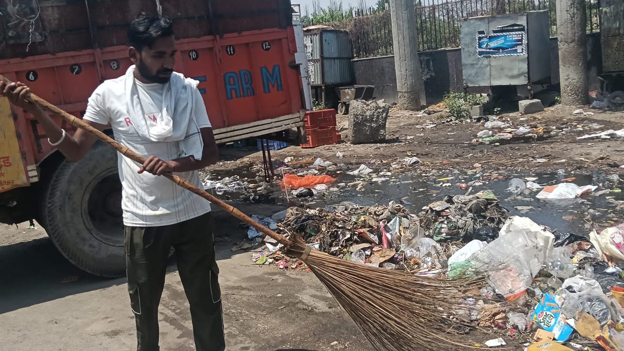 Garbage collection resumes in the city after 14 days, 100 tonnes of garbage removed on the first day