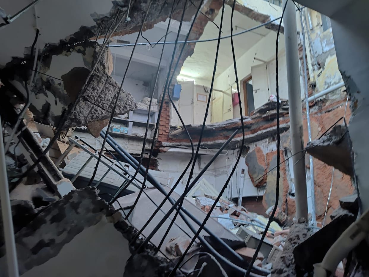 Roof of ladies waiting room collapses at Lucknow Junction, 200 passengers survive